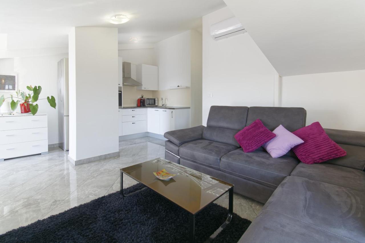 Apartments Goran By Rent Istria Umago Esterno foto