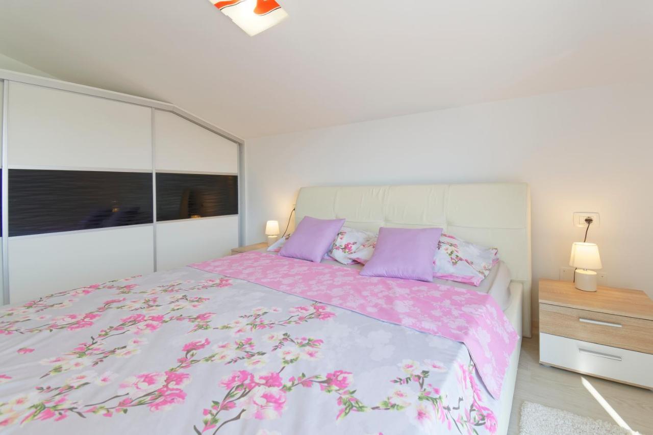 Apartments Goran By Rent Istria Umago Esterno foto